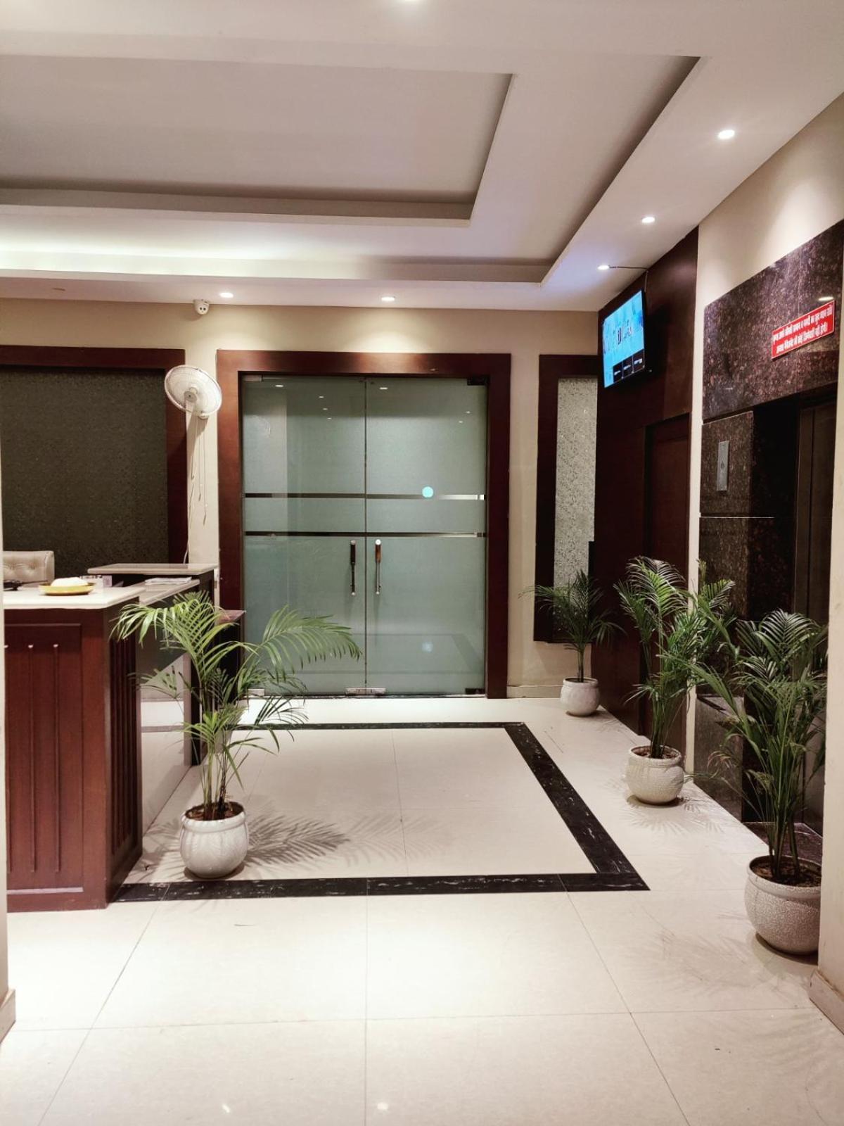 The Pearl Hotel Sirsa Exterior photo